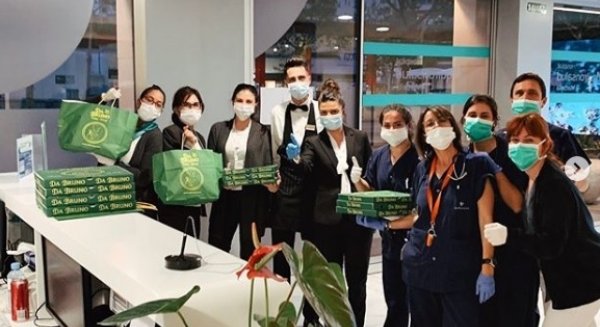 Da Bruno reparte alimentos y platos preparados entre centros sanitarios y entidades como Cáritas Marbella