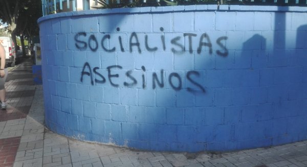 El PSOE de Málaga condena la aparición de pintadas contra los socialistas en un colegio de la capital