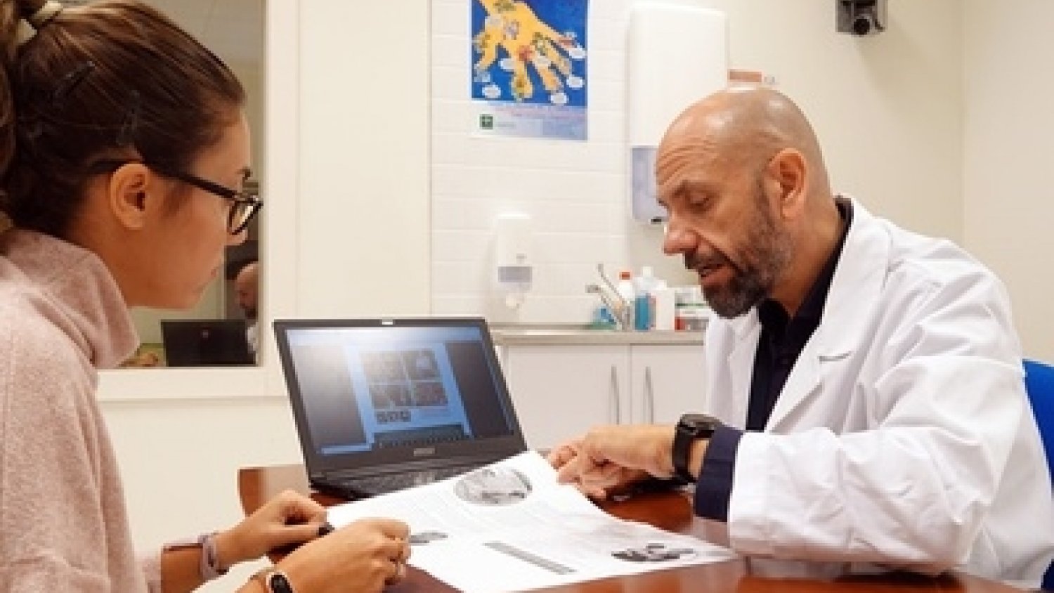 Andalucía estudia si la hidroxicloroquina puede prevenir el Covid-19 en los centros de mayores