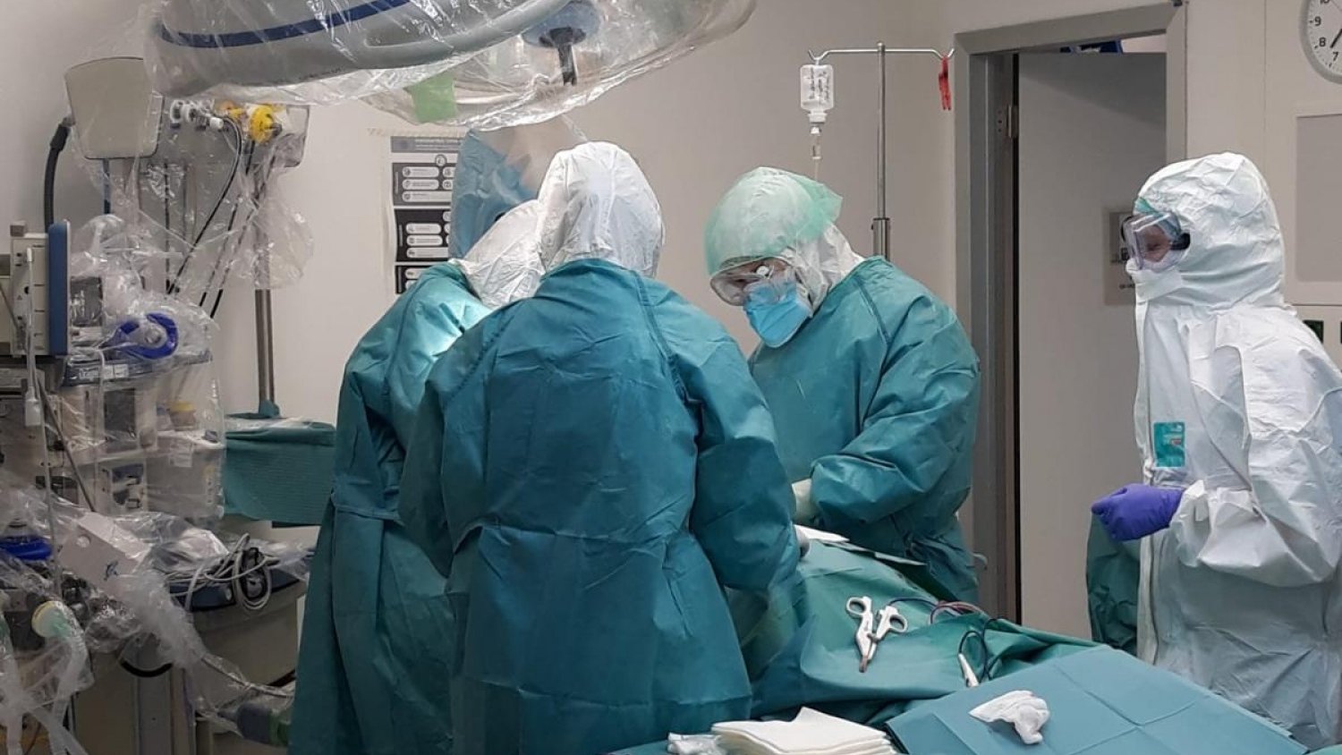El Clínico prepara a sus profesionales para afrontar un posible aumento de casos por Covid-19 en este año
