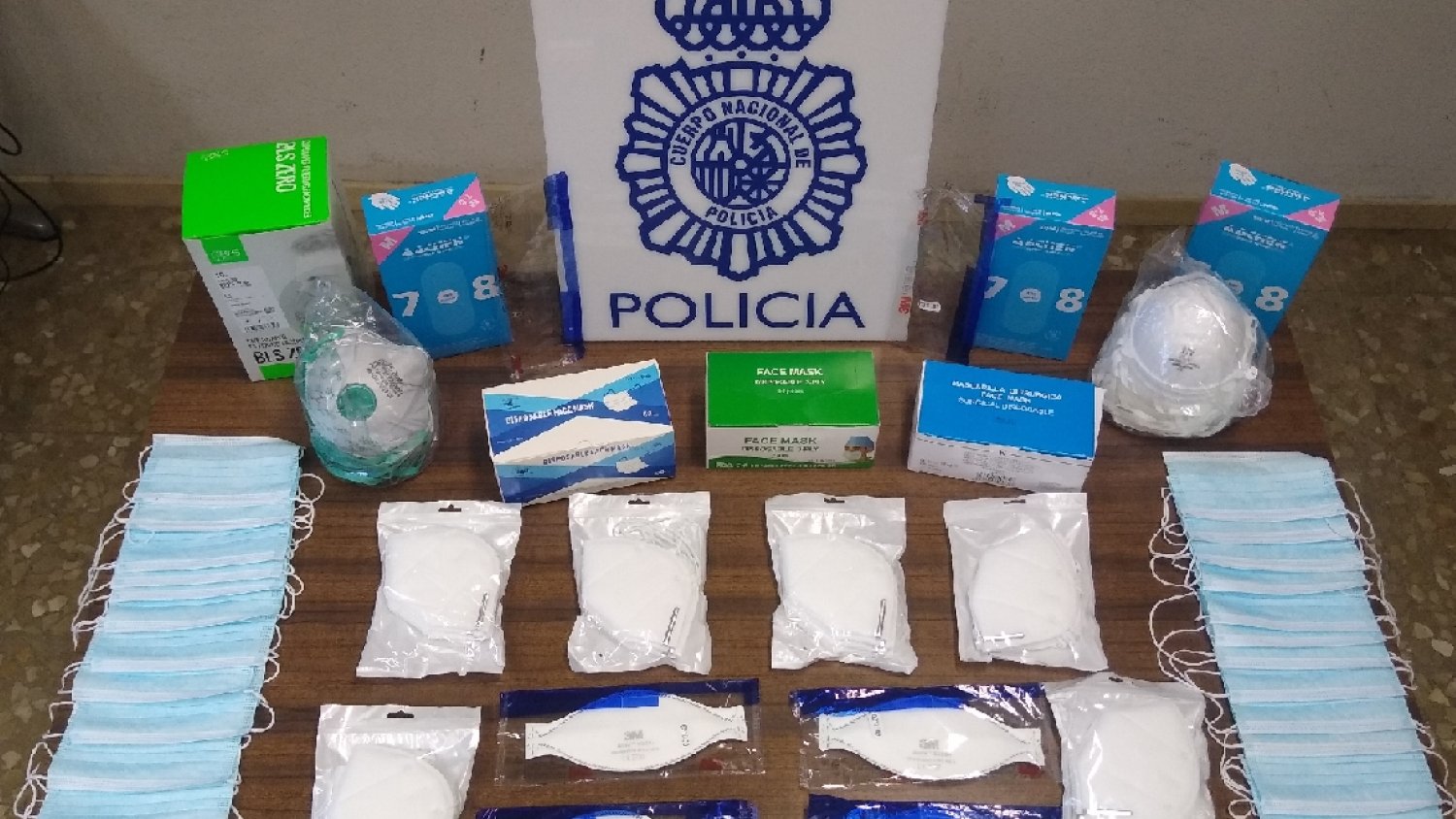Detenido el trabajador de un centro hospitalario por la venta clandestina de mascarillas y guantes