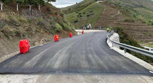 Abierta al tráfico la carretera entre El Borge y Almáchar tras derrumbarse por las lluvias de marzo