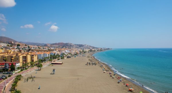 Rincón de la Victoria pide suprimir el canon para los servicios de playas de cara a la temporada estival
