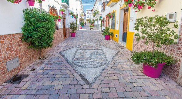 El censo creado por Estepona para destinar 2 millones de euros a empresas locales registra 90 inscripciones