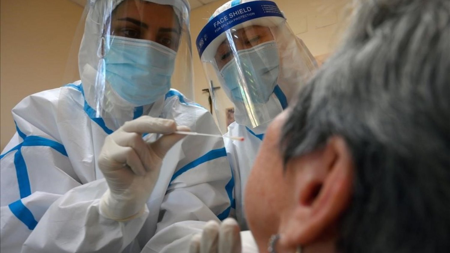 Salud anuncia haber realizado 11.892 test rápidos a usuarios y trabajadores de residencias en Málaga