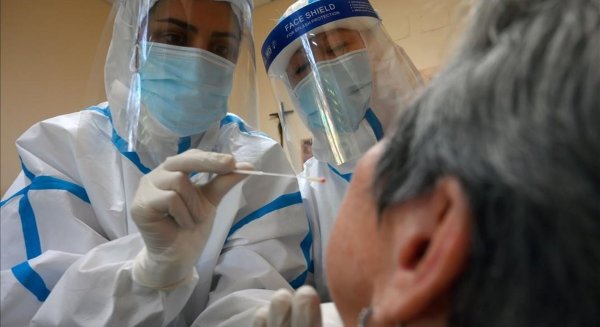 Salud anuncia haber realizado 11.892 test rápidos a usuarios y trabajadores de residencias en Málaga
