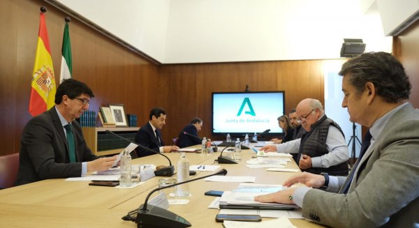La Junta se felicita de que el Gobierno central acepte el 95% del decreto de simplificación administrativa