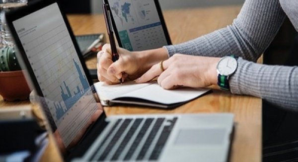 La UMA desarrolla un modelo económico que podría evitar la ruptura del flujo de capital de un país