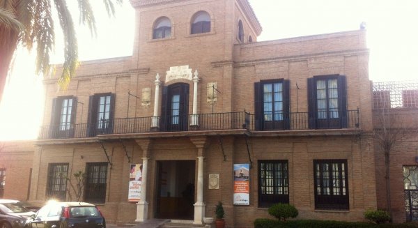El Colegio de Médicos exige test para los sanitarios que hayan utilizado las mascarillas defectuosas