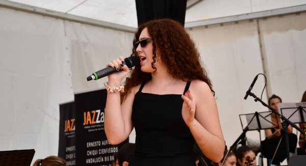 La pianista y cantante Eleest protagoniza el segundo directo de los “Miércoles talentoSOS”