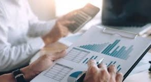 Ayuntamiento habla sobre económica con directivos de empresas internacionales instaladas en Málaga