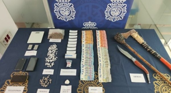 Detenidas dos personas tras desarticular un punto de venta de drogas en un domicilio de Marbella