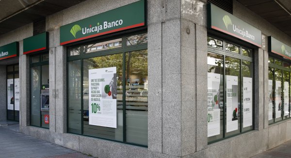 Unicaja Banco vuelve a adelantar el cobro de las pensiones y de la prestación por desempleo