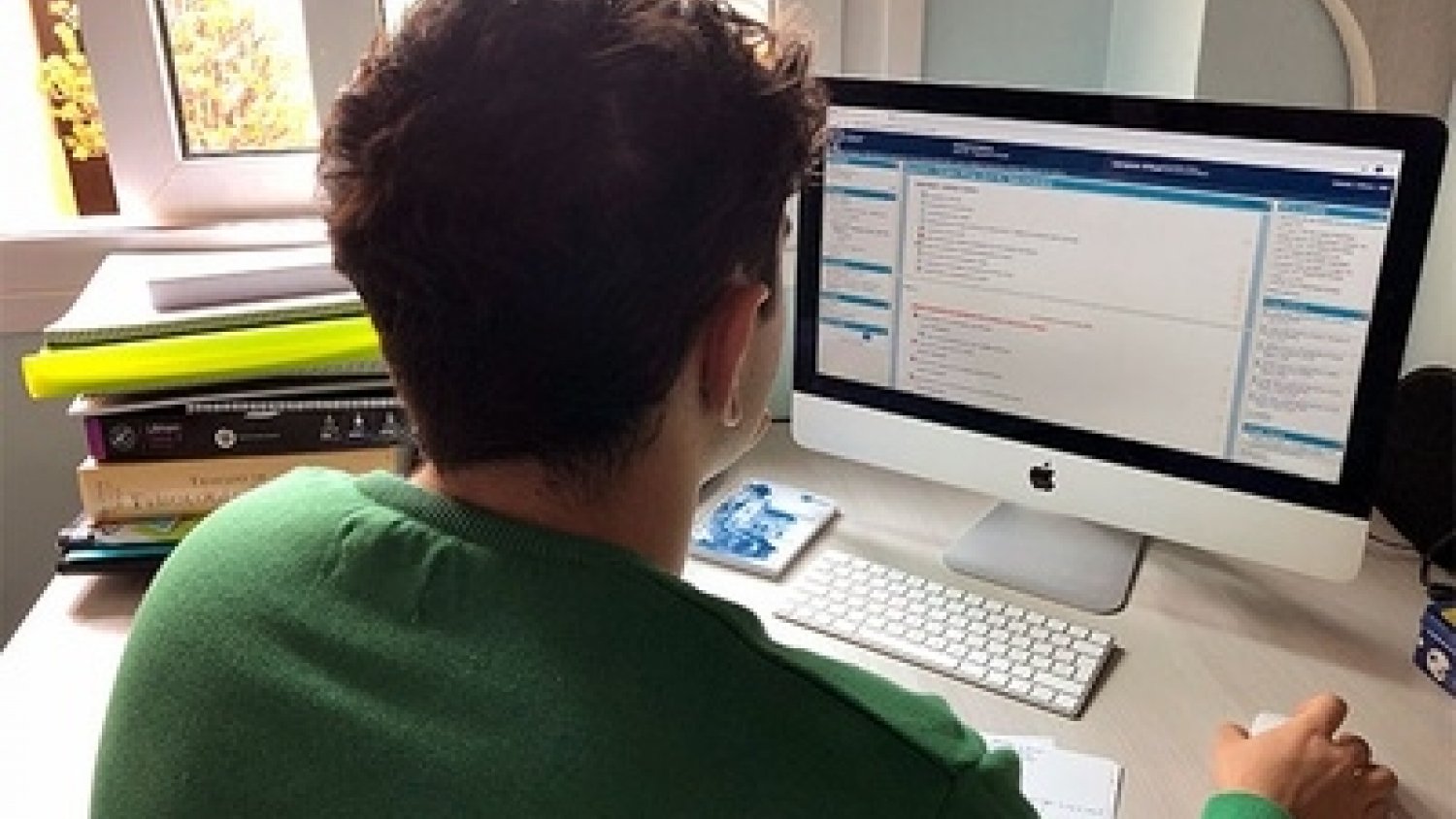 La UMA ofrece datos de telefonía móvil y ordenadores a los estudiantes con dificultad para conectarse a Internet