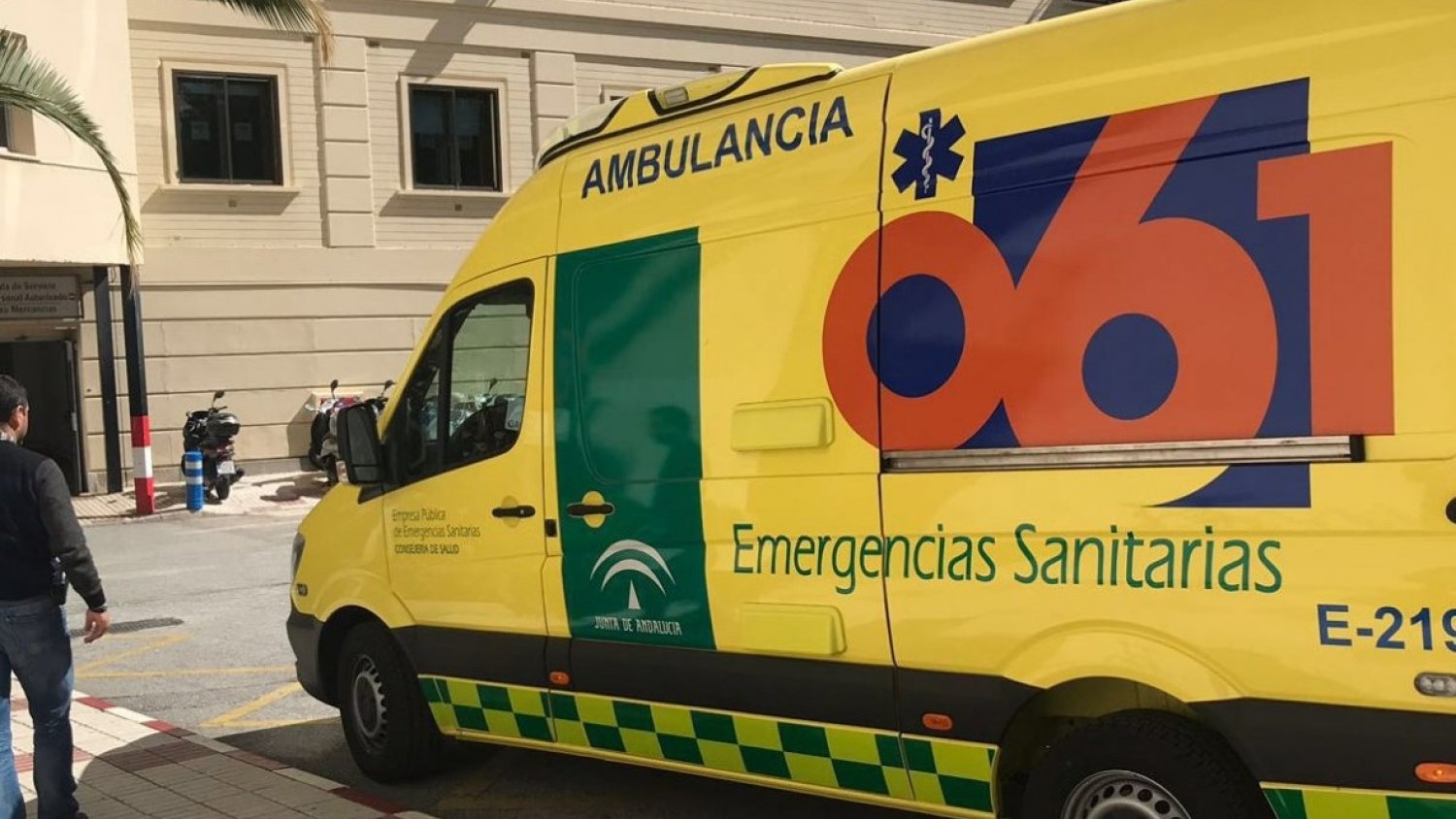 El 061 firma un acuerdo de colaboración con la UMA para geolocalizar sus equipos sanitarios