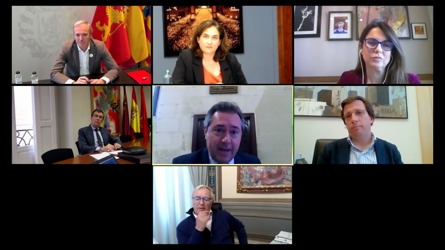 Málaga suscribe la idea de entregar más competencias a los Ayuntamientos para hacer frente a la crisis