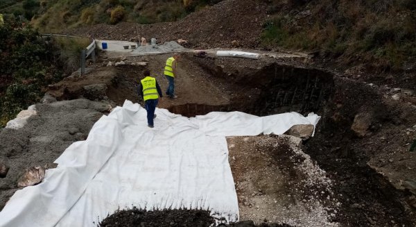 Concluye la reparación del hundimiento de la carretera entre El Borge y Almáchar