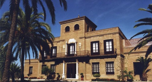 El Colegio de Médicos repartirá 1.700 EPI y 500 mascarillas FFP2 donadas por la Fundación Bisturí Solidario