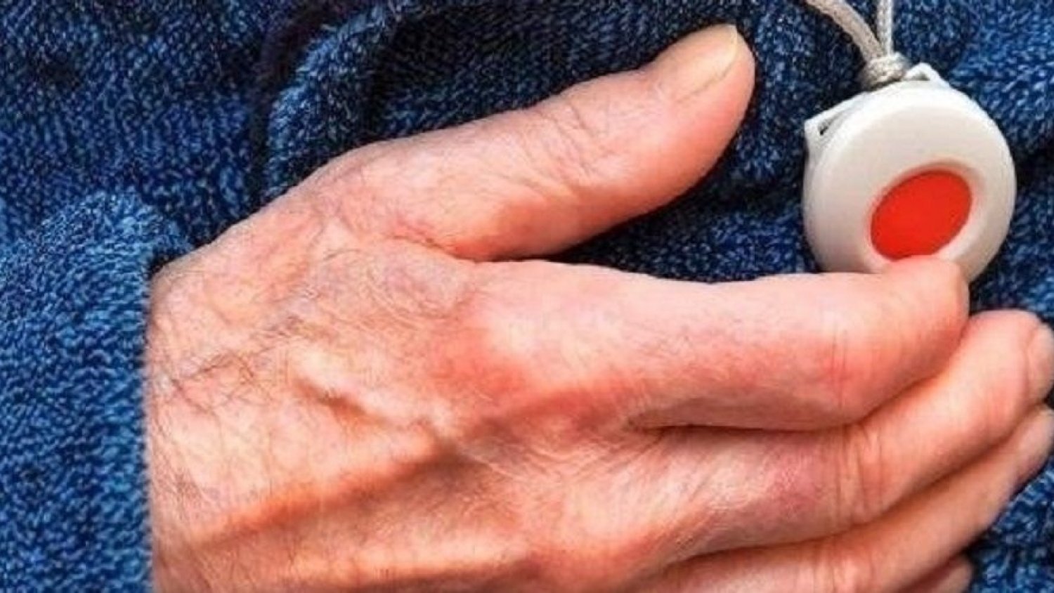 Igualdad instalará dispositivos de teleasistencia a 595 personas mayores que viven solas en Málaga