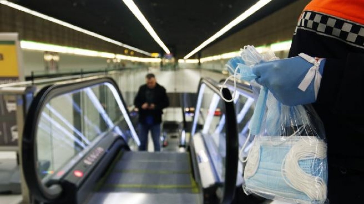 El Ayuntamiento de Málaga repartirá entre hoy y mañana 24.000 mascarillas en las líneas de la EMT