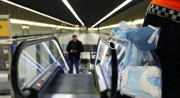 El Ayuntamiento de Málaga repartirá entre hoy y mañana 24.000 mascarillas en las líneas de la EMT