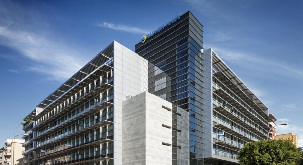 La Junta acondiciona el hotel Ilunion y el edificio Betania para los afectados por Covid-19 en Málaga