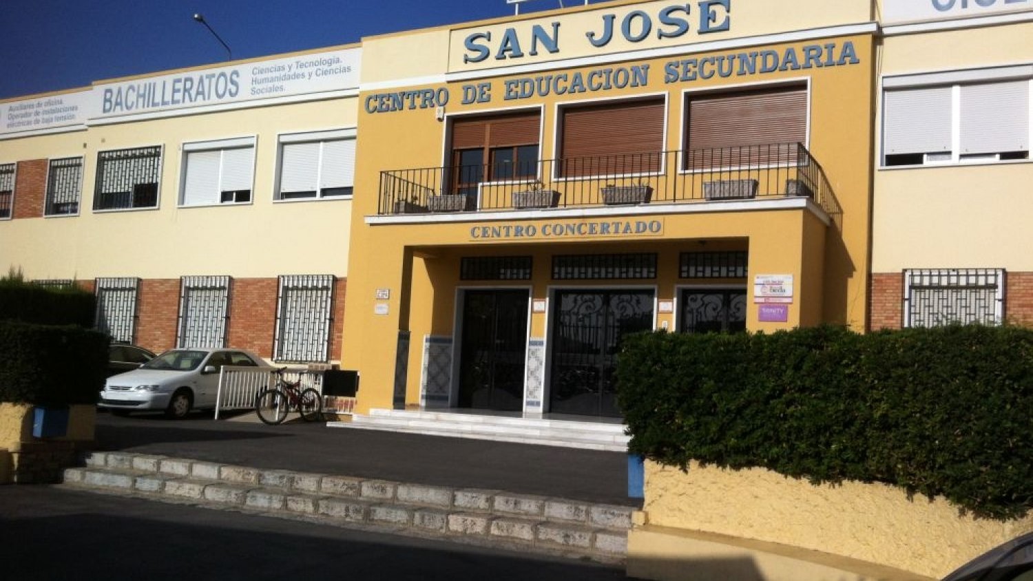 Cierran por escaso uso el aparcamiento gratuito habilitado para sanitarios en el Colegio San José