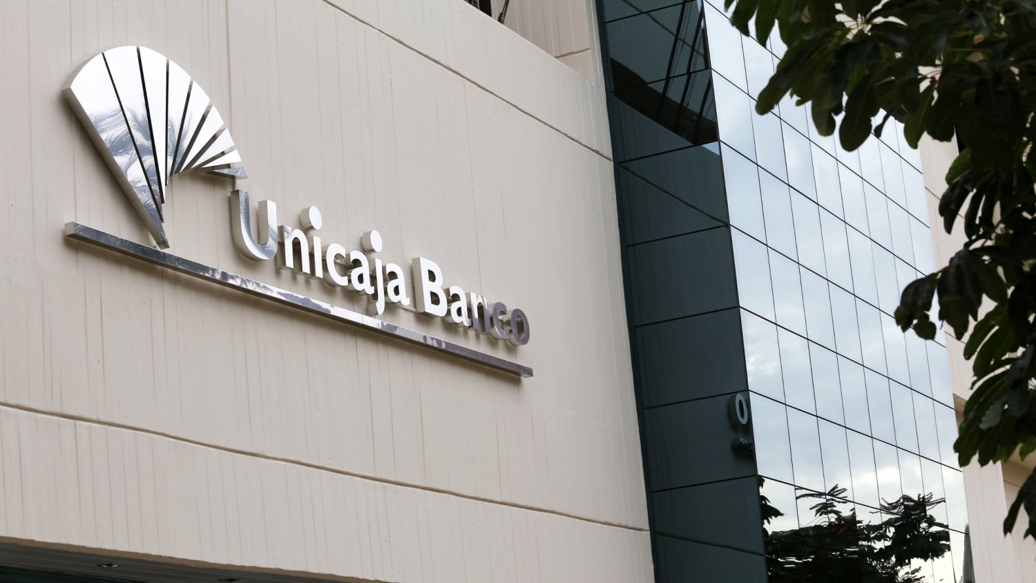 Unicaja Banco adelanta el pago de las prestaciones de desempleo para paliar el efecto de la crisis sanitaria