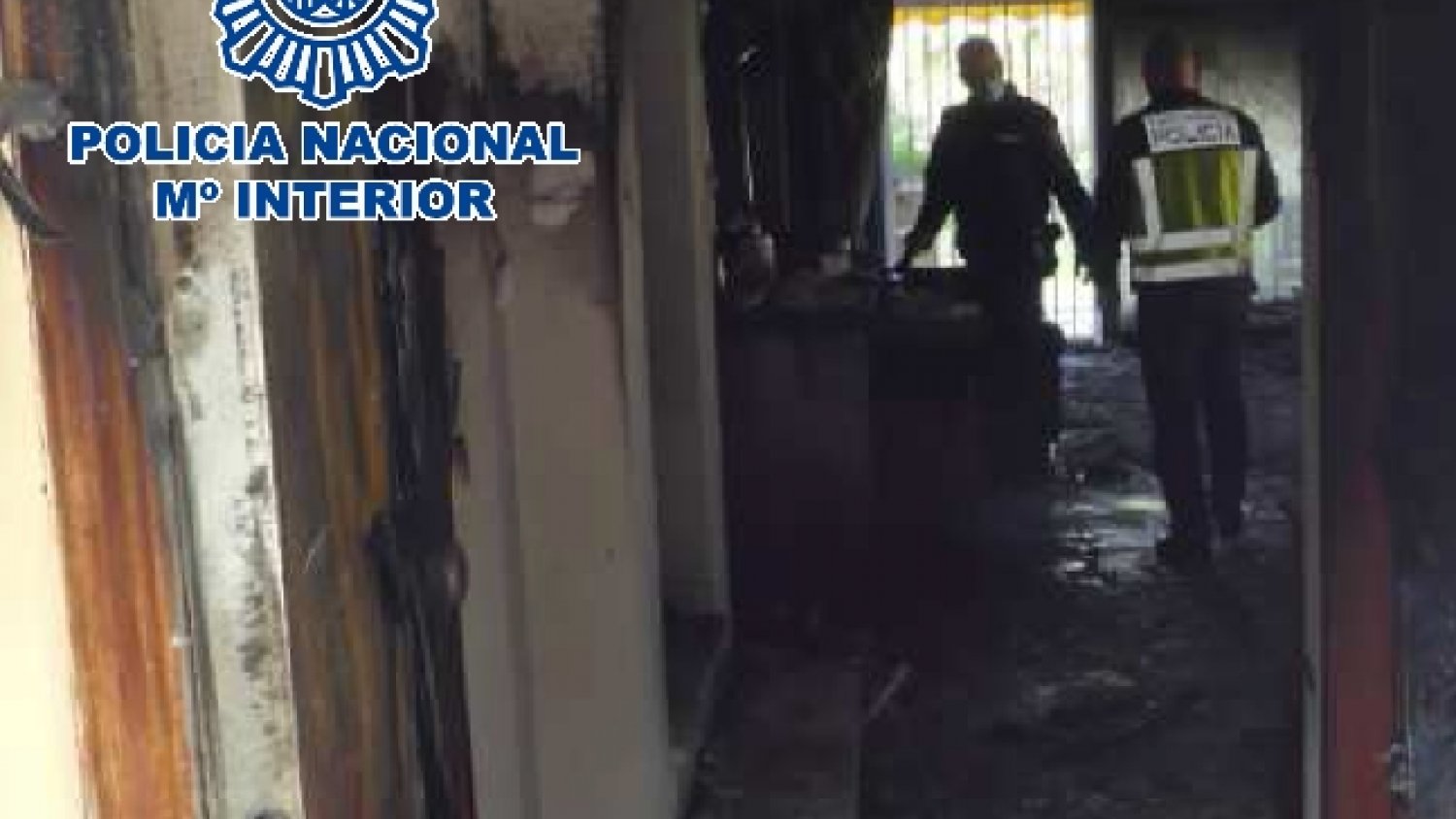 Acuden a un domicilio por un incendio y localizan una habitación preparada para plantar marihuana