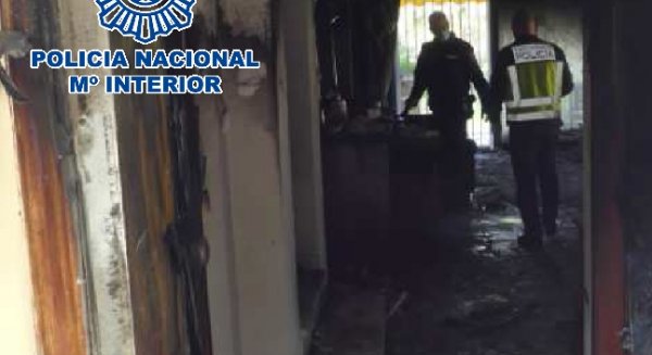 Acuden a un domicilio por un incendio y localizan una habitación preparada para plantar marihuana