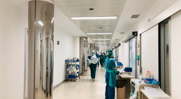 Más de cien enfermeras de nueva incorporación reciben formación sobre cuidados críticos en el Clínico