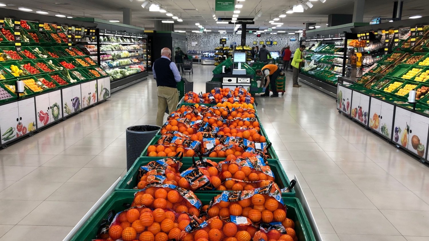 Los comercios autorizados a prestar servicio en el estado de alarma podrán abrir Jueves y Viernes Santo