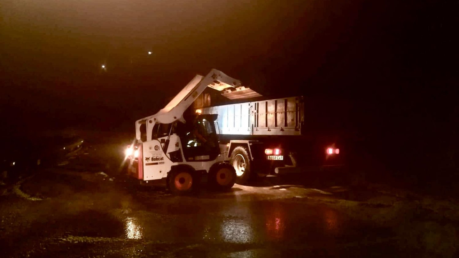 La carretera de Canillas de Aceituno recupera la normalidad tras la fuerte granizada de ayer por la noche