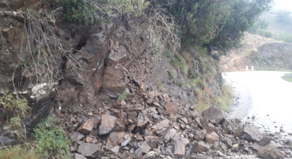 Las fuertes lluvias provocan desprendimientos e inundaciones de agua en la provincia malagueña