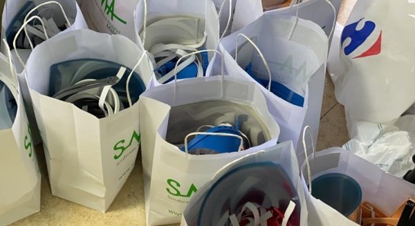 Voluntarios fabrican más de 3.000 viseras que el SMM reparte en los hospitales de la provincia de Málaga