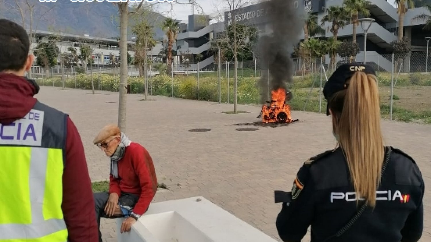 La Policía Nacional evita que un septuagenario con intenciones suicidas se prenda fuego en Estepona
