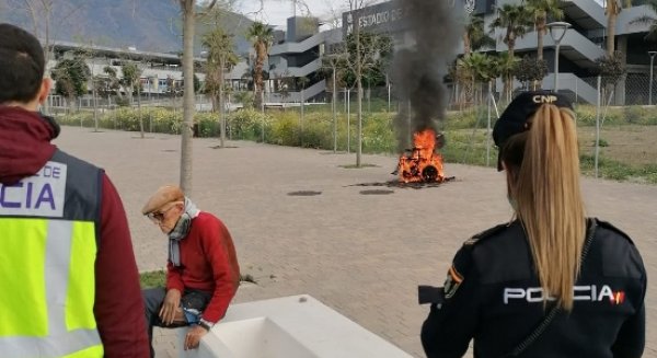 La Policía Nacional evita que un septuagenario con intenciones suicidas se prenda fuego en Estepona