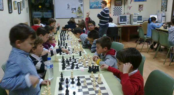 La Escuela Municipal de Ajedrez de Estepona organiza torneos online