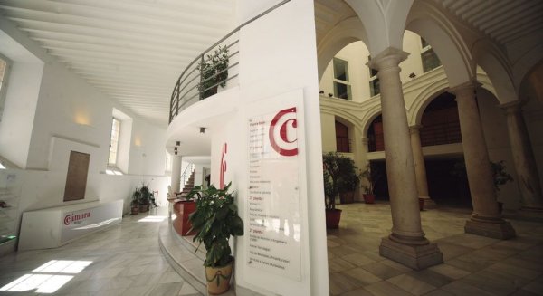 La Cámara de Comercio mantiene abiertos sus servicios para gestiones de comercio exterior