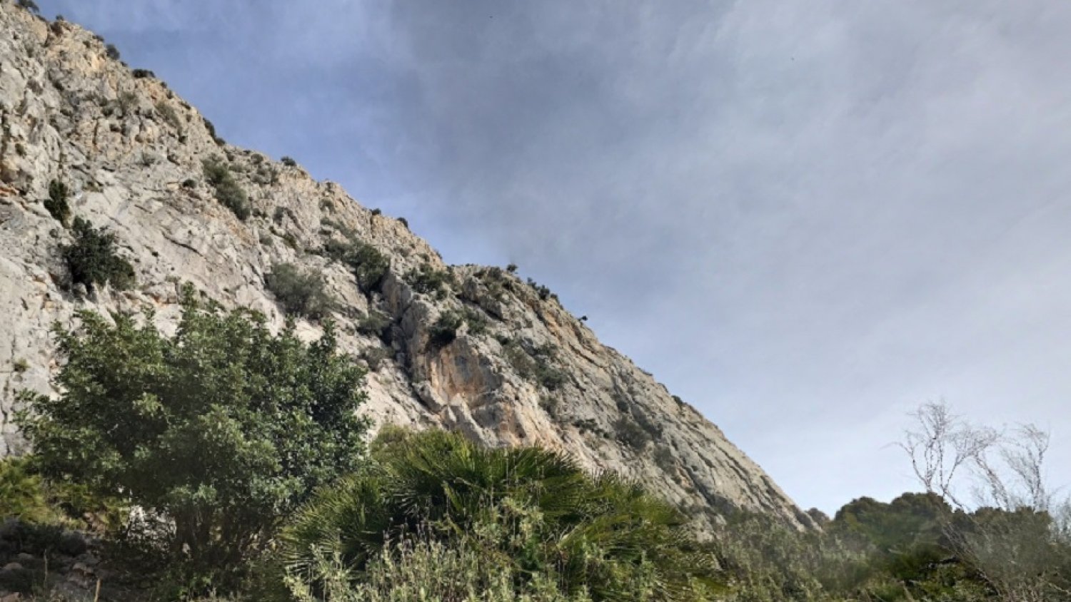Rescatan el cuerpo sin vida de una persona tras sufrir una caída cuando escalaba en El Chorro