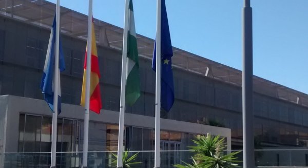 Los edificios de Diputación ponen sus banderas a media asta en señal de luto por las víctimas del COVID-19