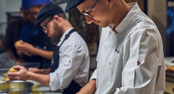 El Golimbreo ofrece la cena de Nochevieja y el almuerzo de Reyes gratis a más de 200 personas