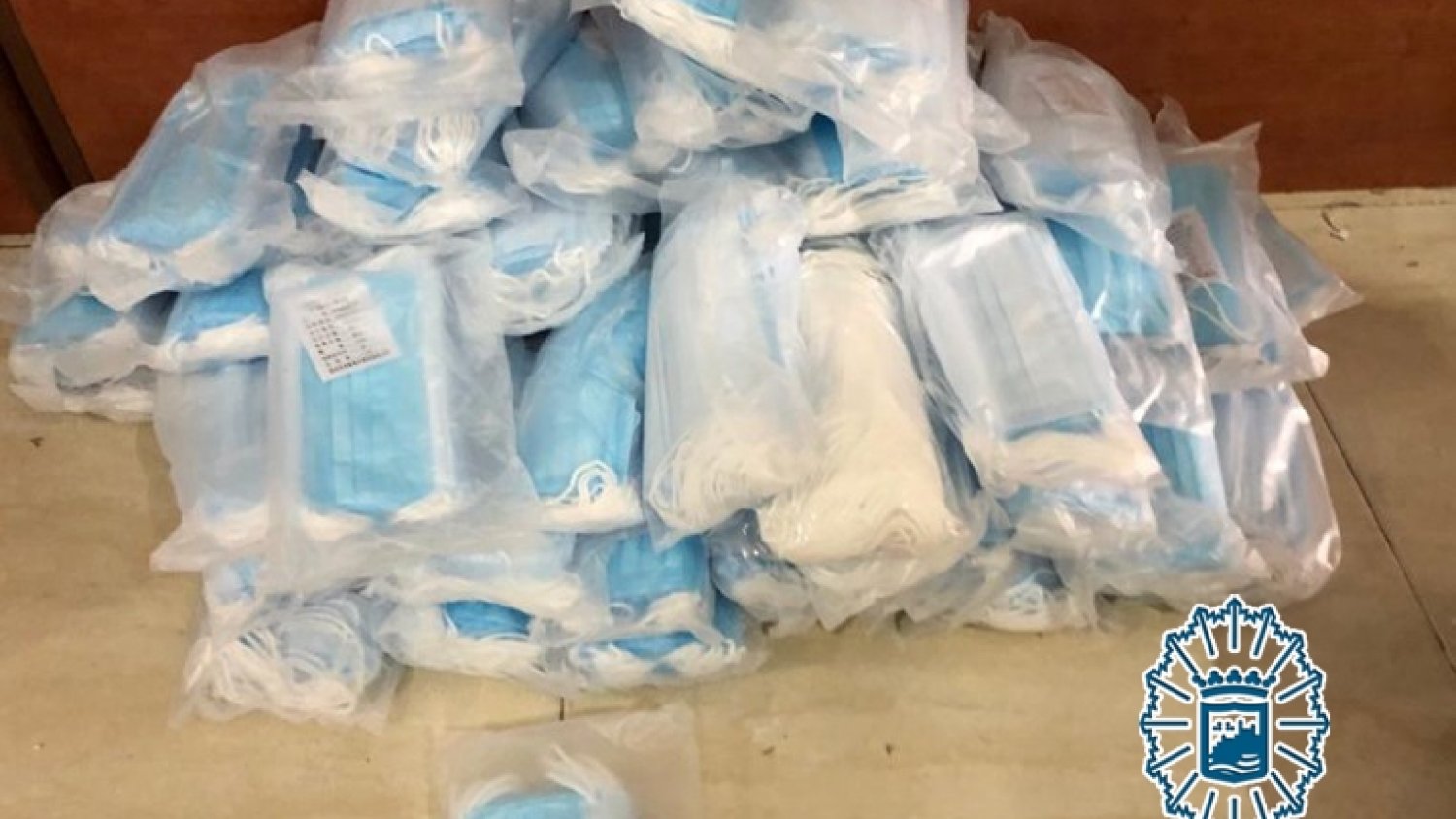 Intervenidas 1.575 mascarillas sanitarias tras descubrir que estaban a la venta en una nave del Polígono Guadalhorce