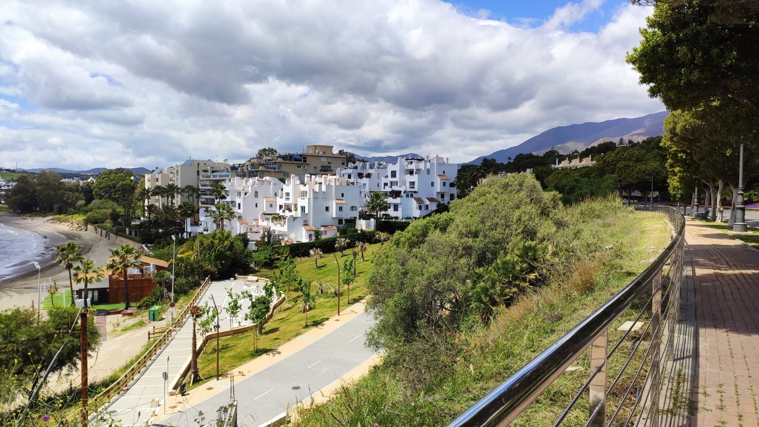 Estepona licita otro tramo de corredor litoral en la playa del Cristo