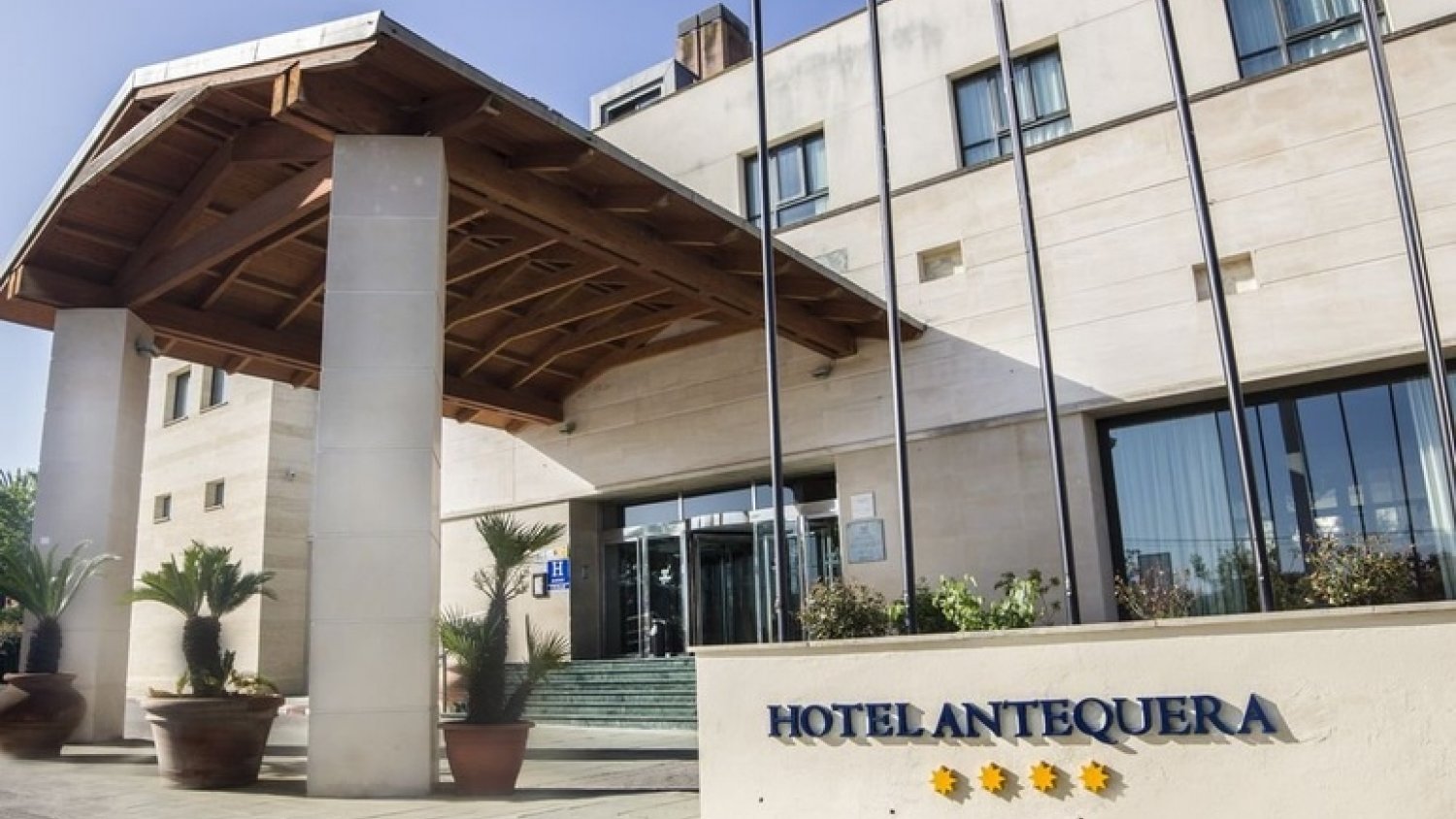 La Junta pone a disposición del Ministerio un total de diez hoteles-refugio en Málaga