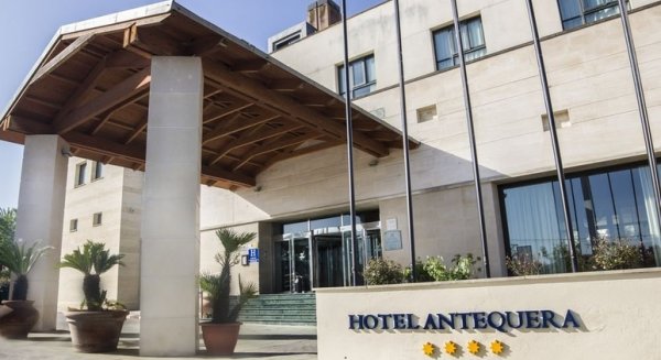 La Junta pone a disposición del Ministerio un total de diez hoteles-refugio en Málaga