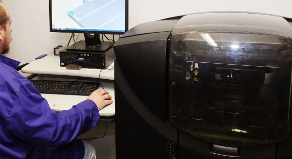 La UMA pone a disposición del Gobierno unas 20 impresoras 3D para diseñar mascarillas y respiradores