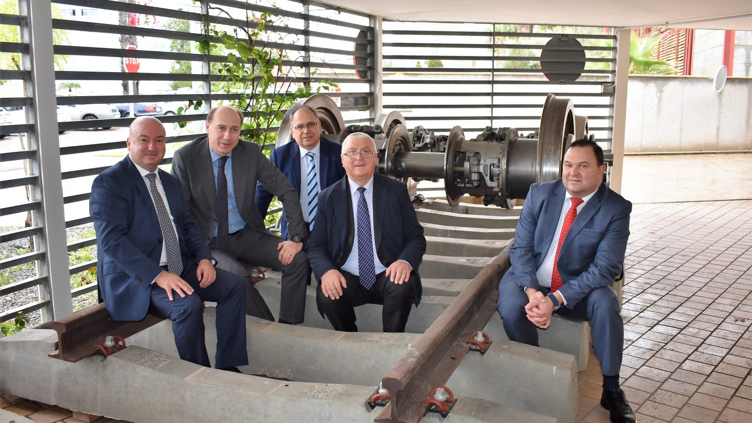 La embajada de Moldavia crea sinergias económicas con Mercamálaga, PTA y la Cámara de Comercio