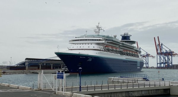 Un crucero atraca en el puerto de Málaga para avituallamiento y repatriación de su tripulación