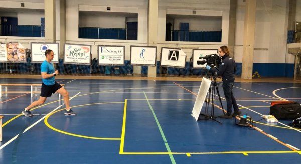 Monitores del Ayuntamiento de Fuengirola graban programas para hacer ejercicio en casa durante el aislamiento